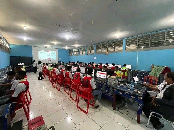 ruang lab smk negeri 5 tanah miring